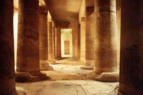 http://www.passion-egyptienne.fr/images/Abydos-hypostyle1.jpg